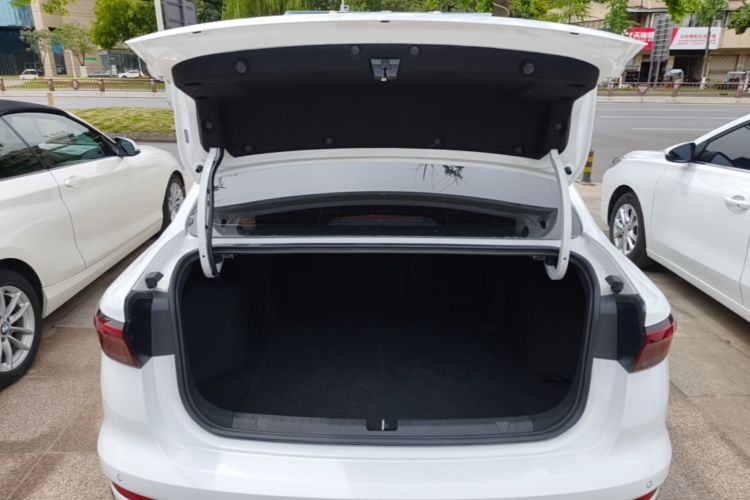 GEELY Emgrand 2025 car image #19
