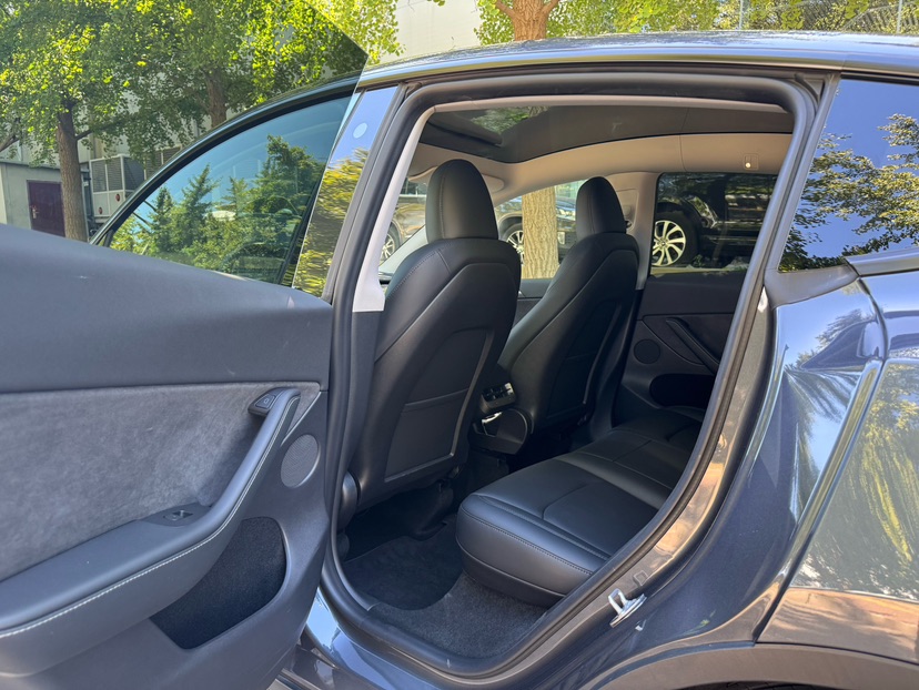 Tesla Model Y 2023 #3 Tesla Model Y 2023 car image #3