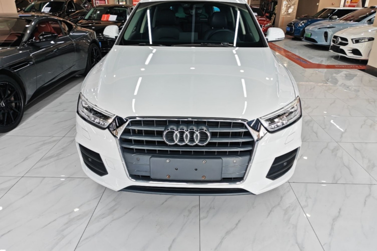 Audi Q3 2018 car image #3