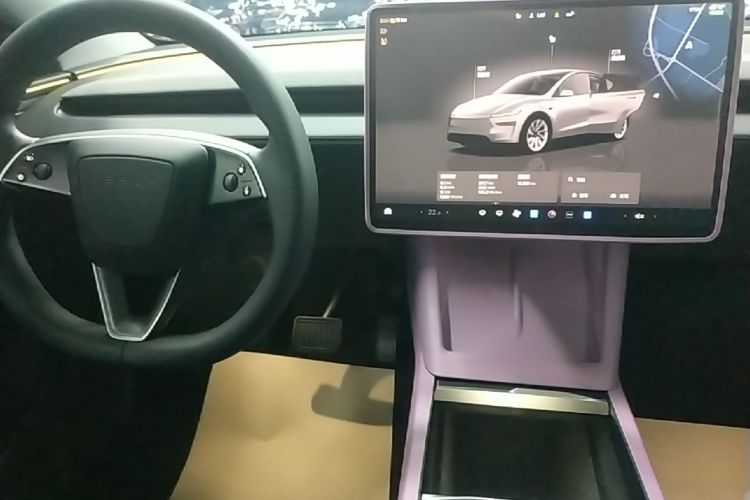 Tesla Model Y 2025 #14 Tesla Model Y 2025 car image #14