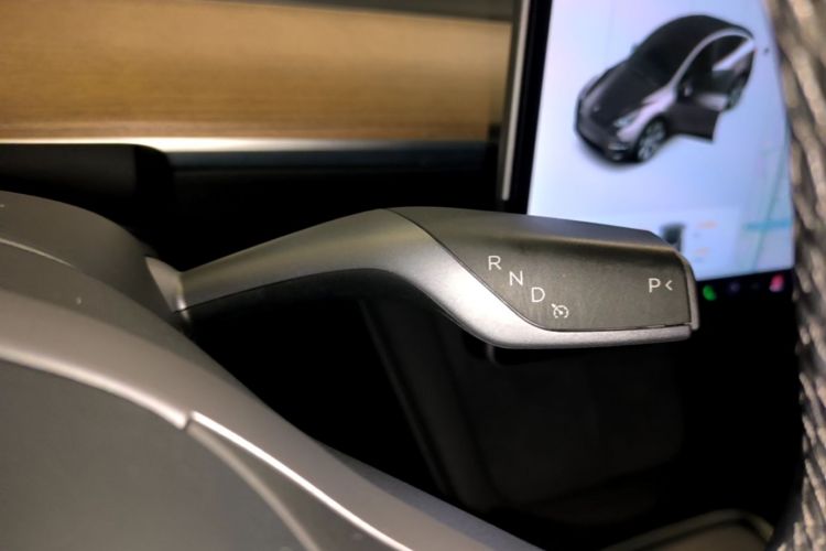 Tesla Model Y 2021 #14 Tesla Model Y 2021 car image #14