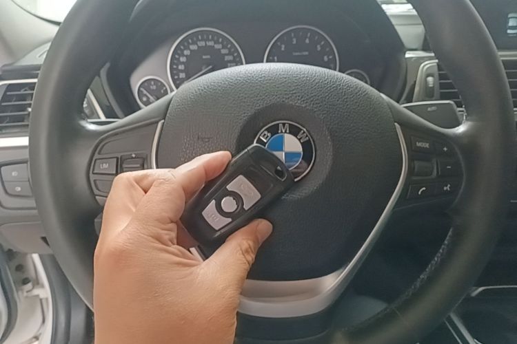 BMW 3 Series 2018 #9 BMW 3 Series 2018 car image #9