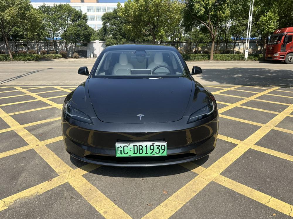 Tesla Model 3 2025 #2 Tesla Model 3 2025 изображение автомобиля #2