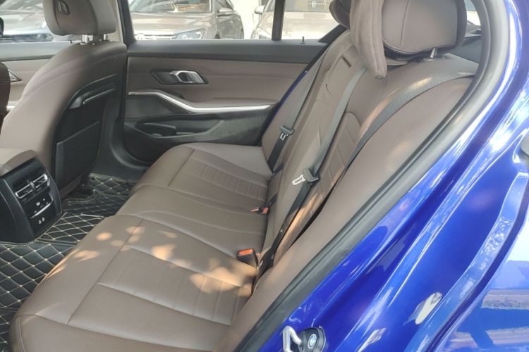 BMW 3 Series 2020 car image #17