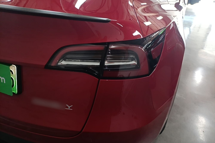 Tesla Model Y 2021 car image #8