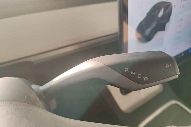 Tesla Model Y 2024 #14 Tesla Model Y 2024 car image #14