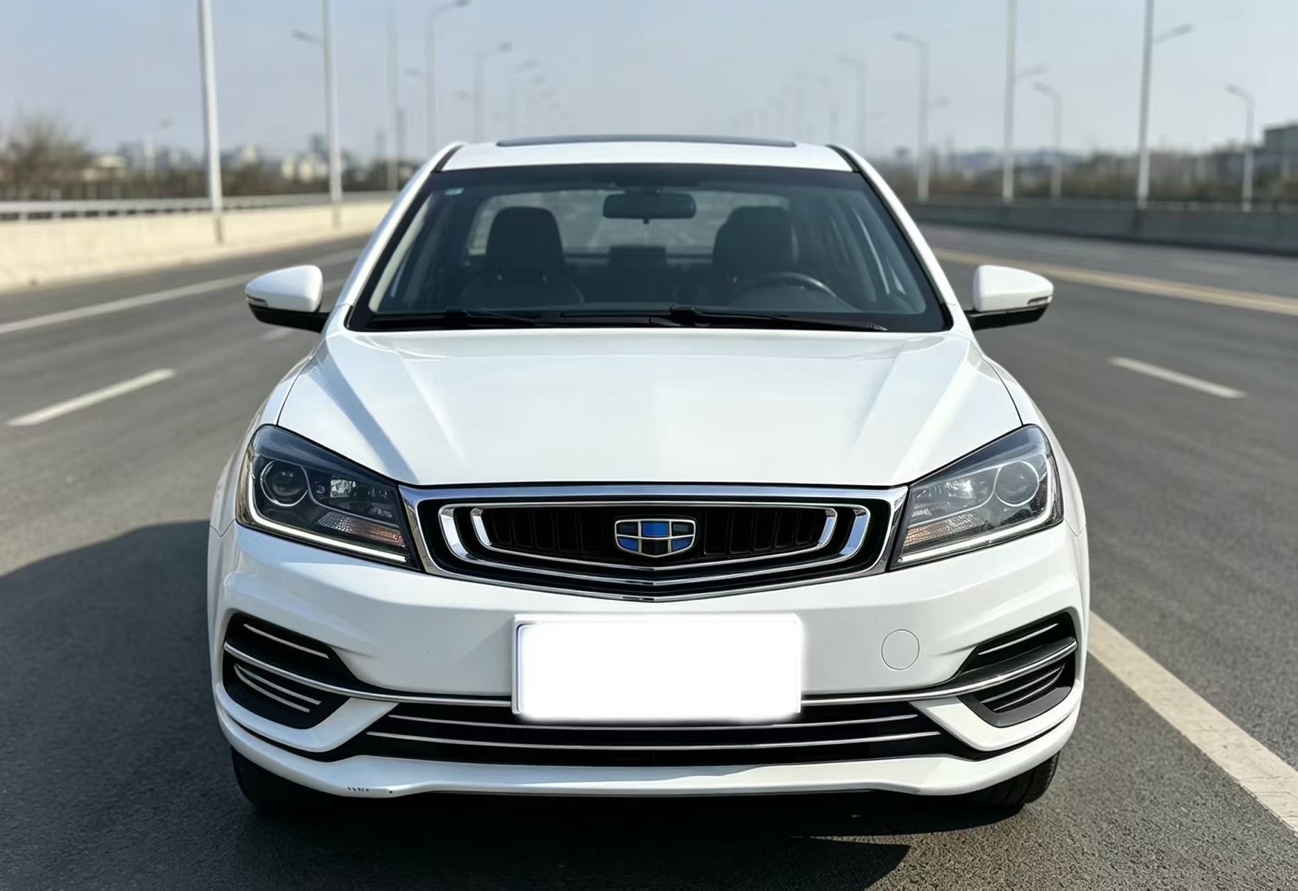 GEELY Emgrand 2018 car image #2