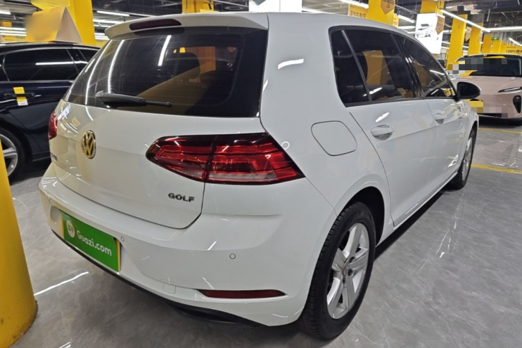 Volkswagen Golf 2018 car image #7