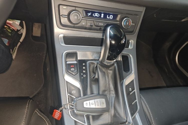 GEELY Emgrand 2019 صورة سيارة #14