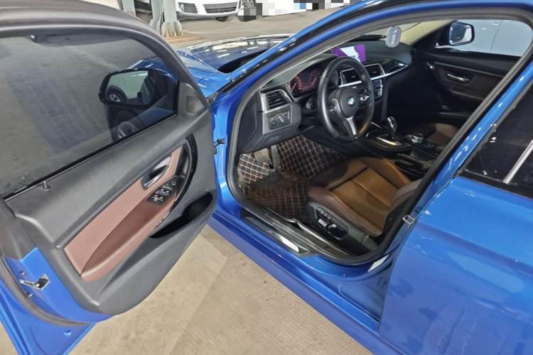 BMW 3 Series 2019 car image #12