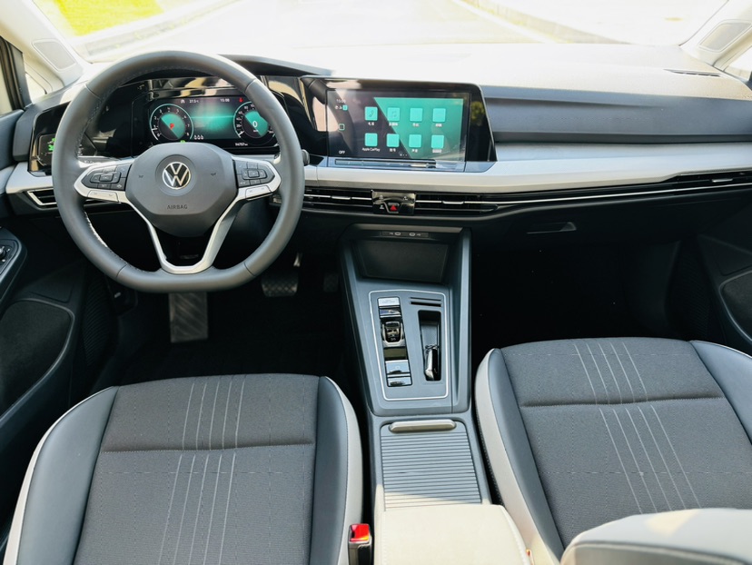Volkswagen Golf 2023 car image #4