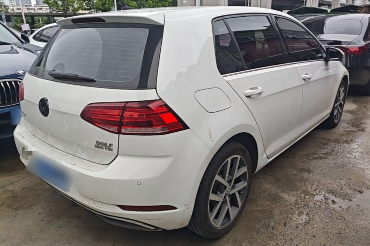 Volkswagen Golf 2020 car image #7
