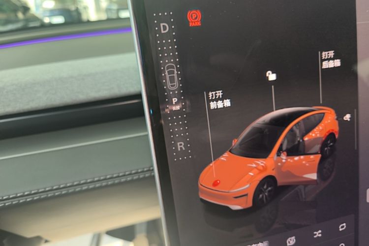 Tesla Model Y 2025 car image #14