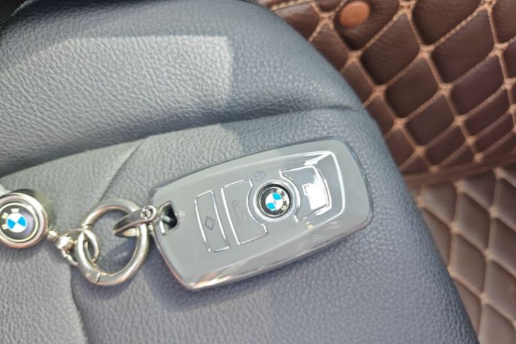 BMW 3 Series 2017 #10 BMW 3 Series 2017 car image #10