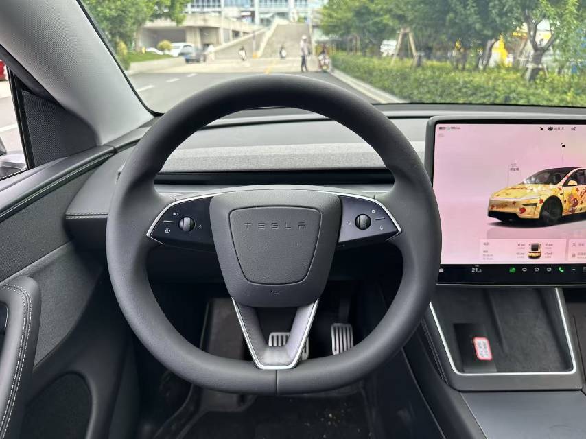 Tesla Model Y 2025 #12 Tesla Model Y 2025 car image #12