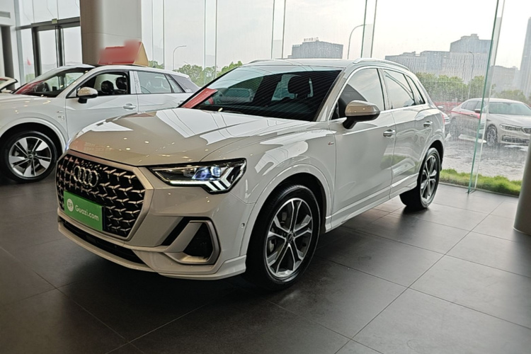 Audi Q3 2025 immagine di auto #2