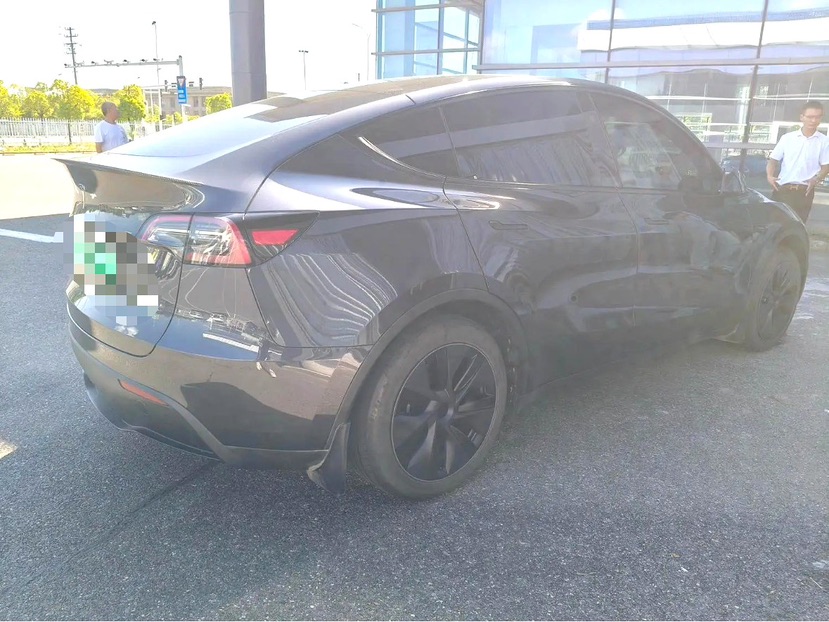 Tesla Model Y 2024 #9 Tesla Model Y 2024 car image #9