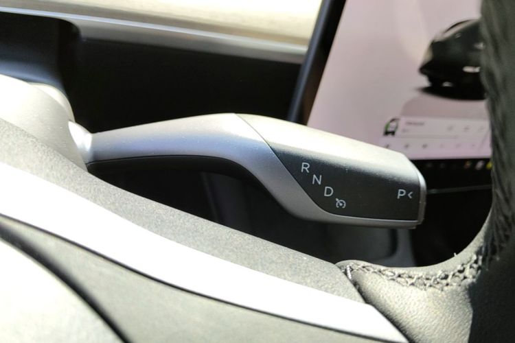 Tesla Model Y 2023 car image #14