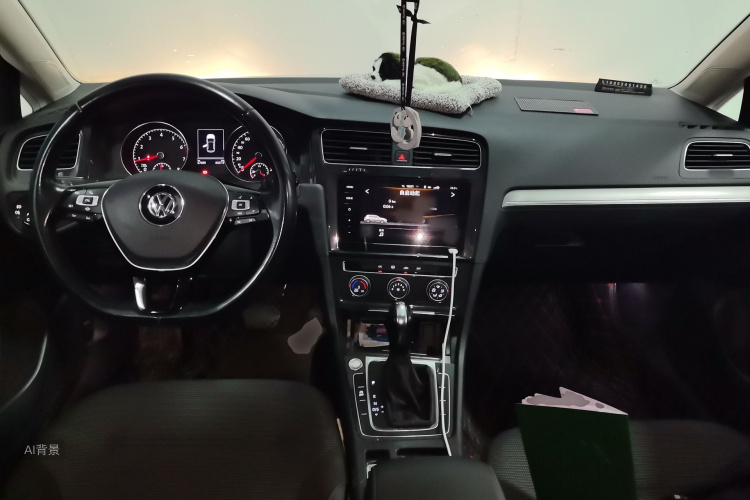 Volkswagen Golf 2020 car image #11