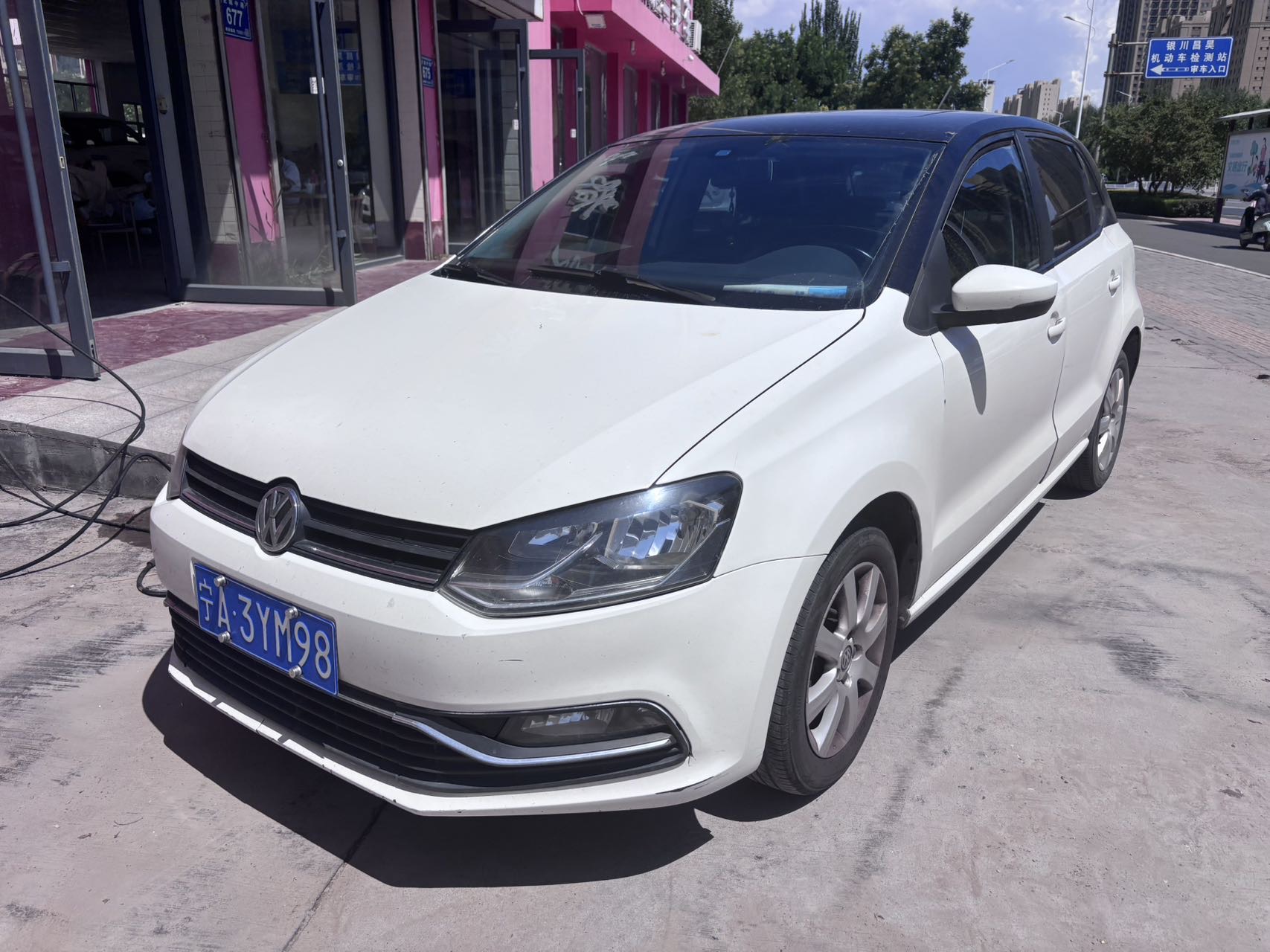Volkswagen Polo 2015 Volkswagen Polo 2015 car image