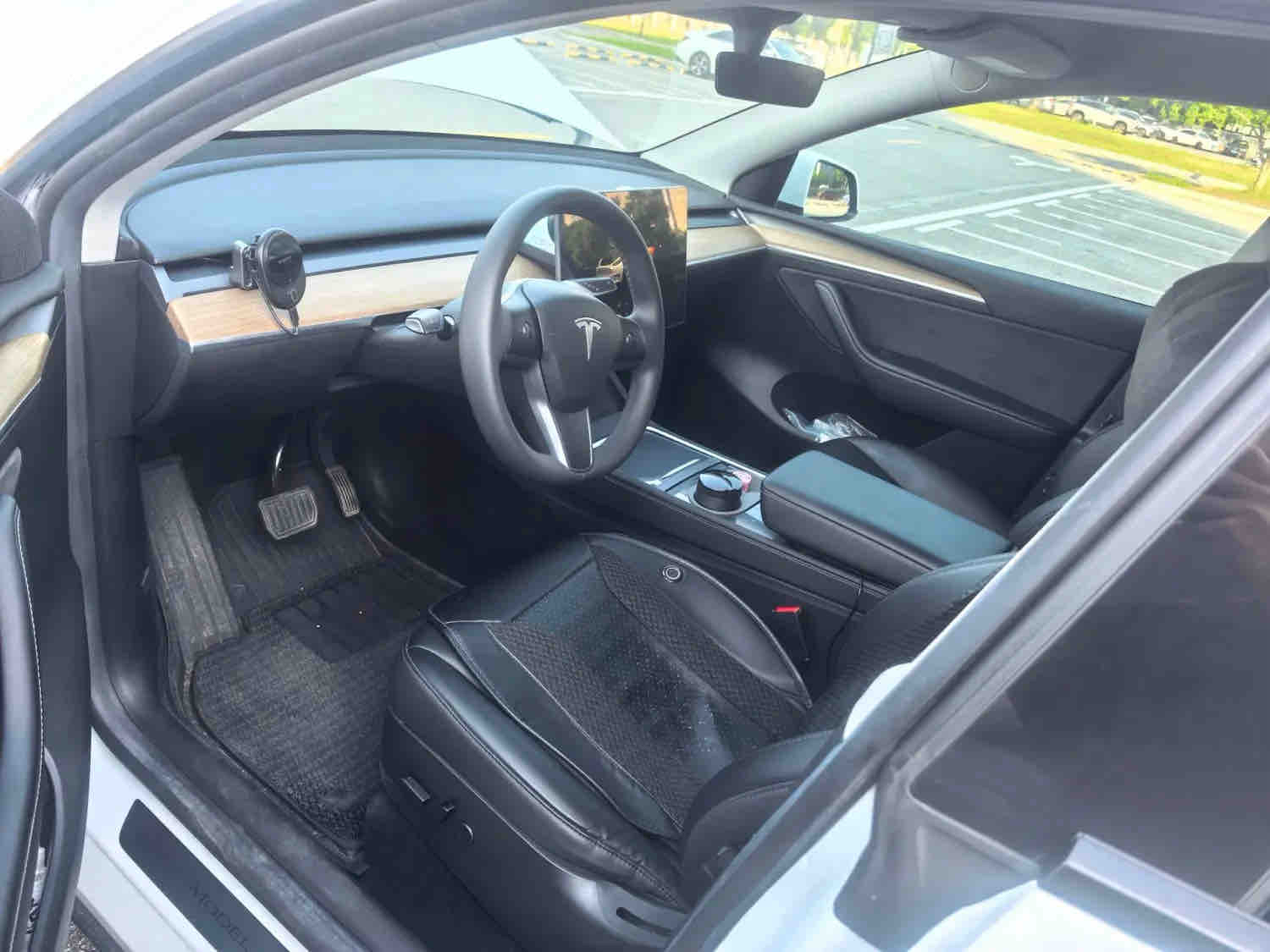 Tesla Model Y 2022 #4 Tesla Model Y 2022 car image #4