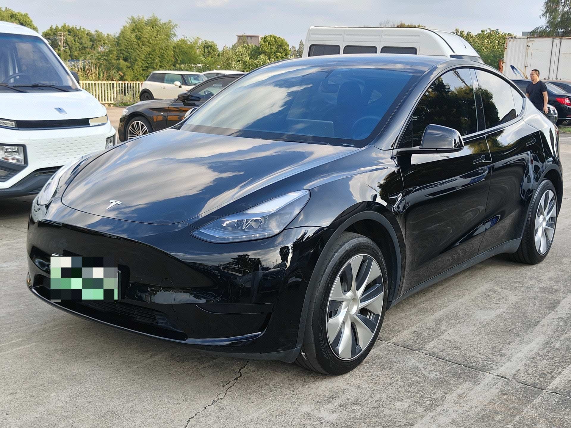 Tesla Model Y 2023 car image 