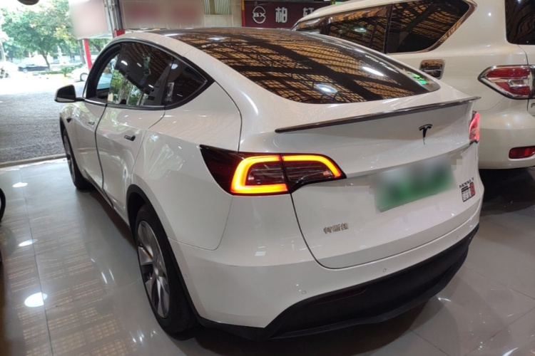 Tesla Model Y 2022 car image #5
