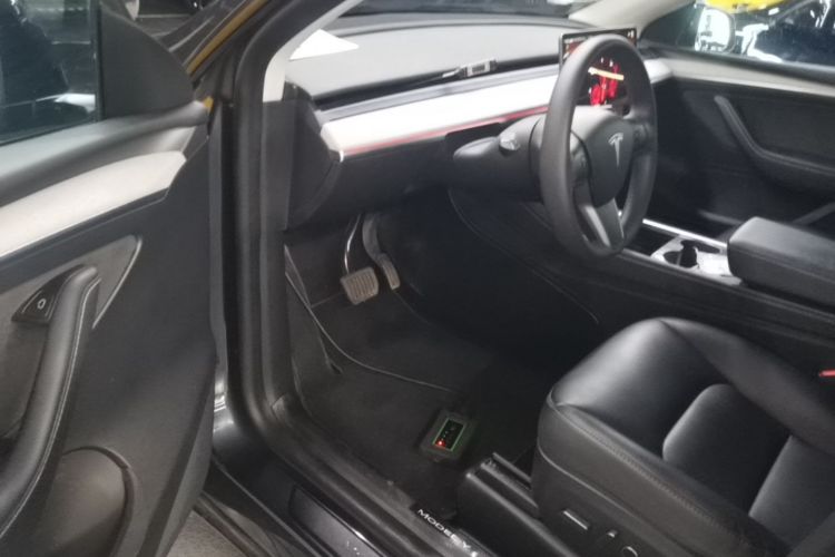 Tesla Model Y 2024 #16 Tesla Model Y 2024 car image #16