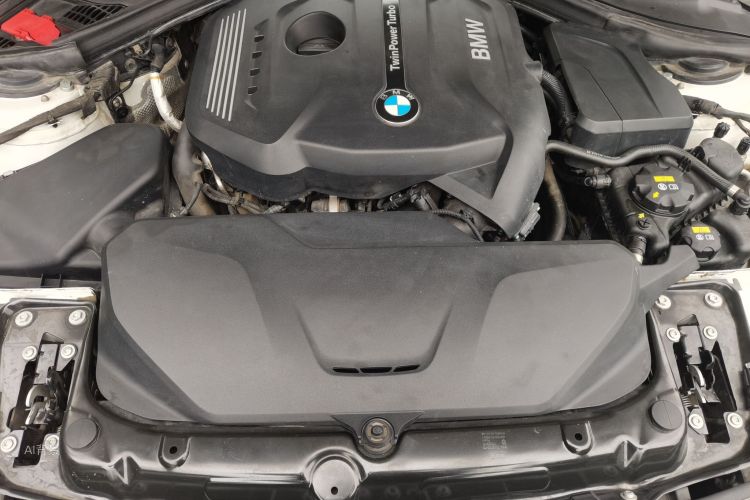 BMW 3 Series 2018 immagine di auto #22