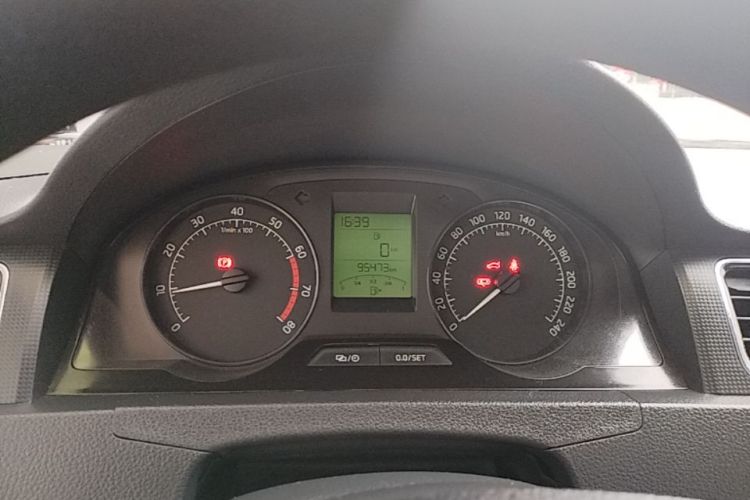 Skoda Rapid 2015 #12 Skoda Rapid 2015 car image #12