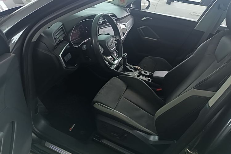 Audi Q3 2020 car image #15