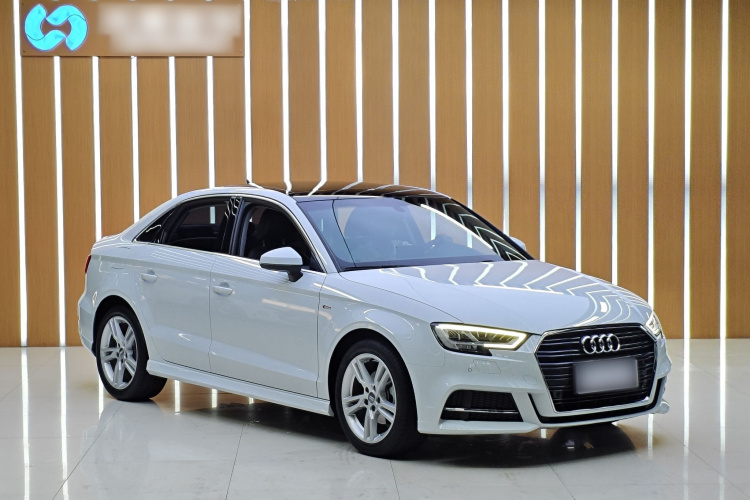 Audi A3 2019 car image #3