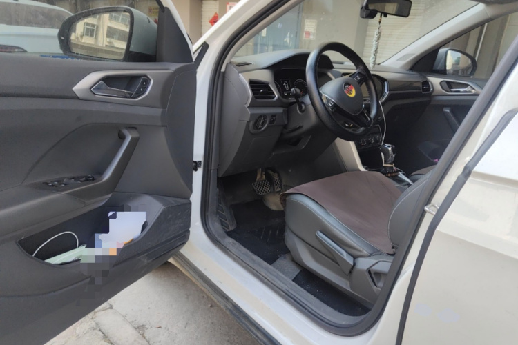 Volkswagen T-Cross 2020 изображение автомобиля #9