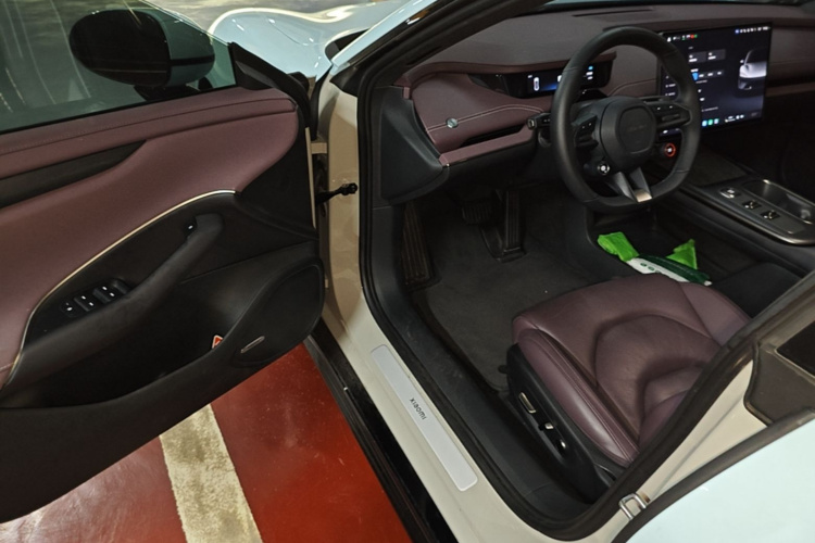 MI SU7 2025 car image #16