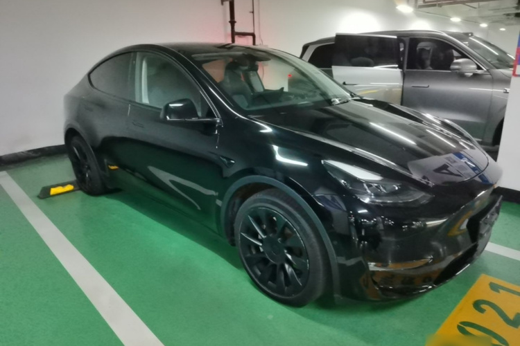Tesla Model Y 2022 #4 Tesla Model Y 2022 car image #4