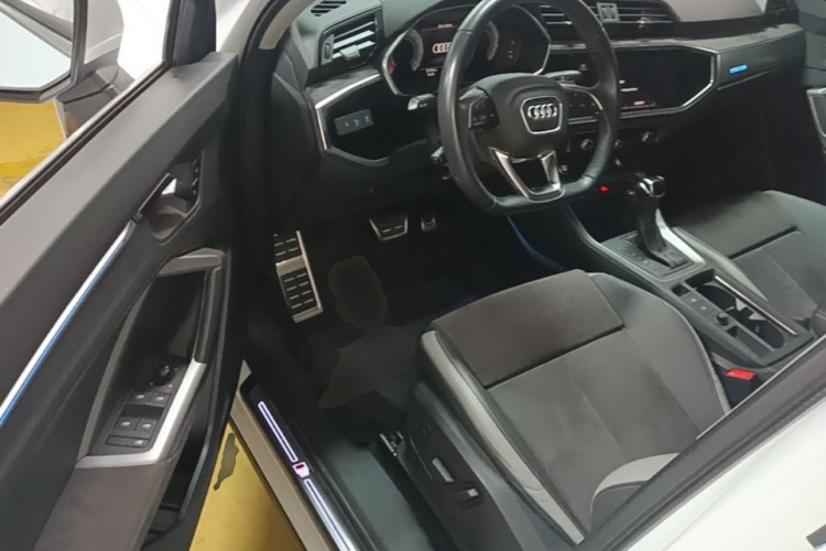 Audi Q3 2022 #12 Audi Q3 2022 car image #12