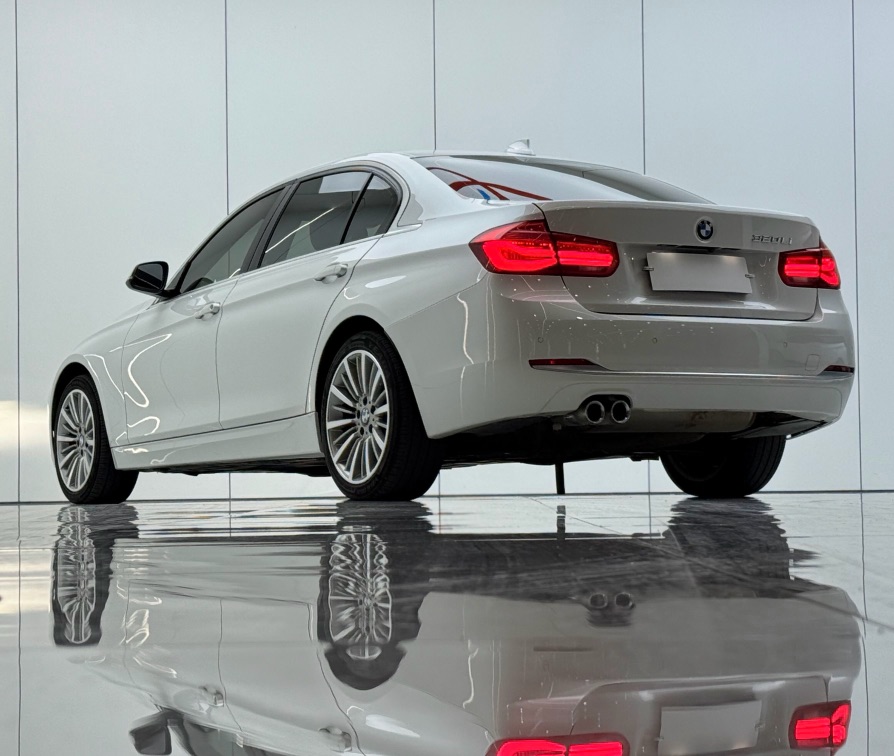BMW 3 Series 2018 #10 BMW 3 Series 2018 car image #10