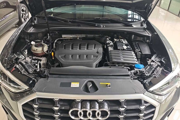 Audi Q3 2023 car image #20