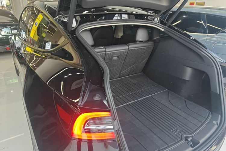 Tesla Model Y 2023 immagine di auto #19