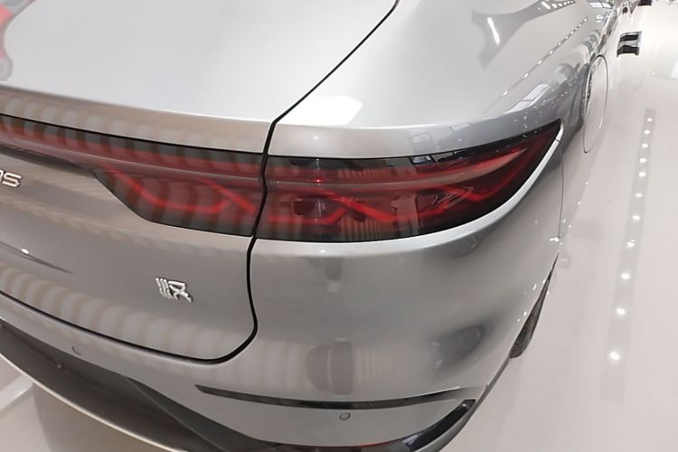 BYD Han 2024 car image #8