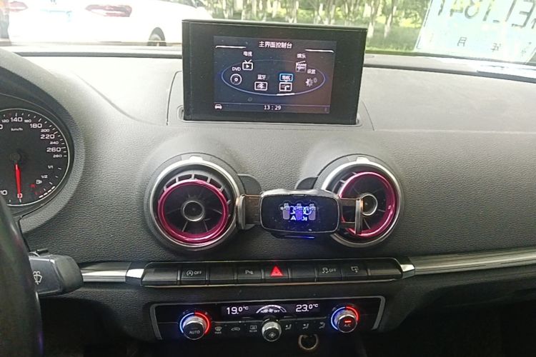 Audi A3 2015 car image #13