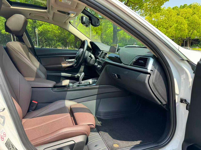 BMW 3 Series 2018 #8 BMW 3 Series 2018 صورة سيارة #8