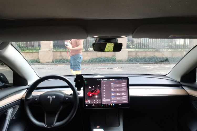 Tesla Model 3 2022 car image #20