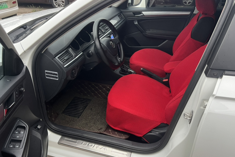 Volkswagen Bora 2016 car image #15