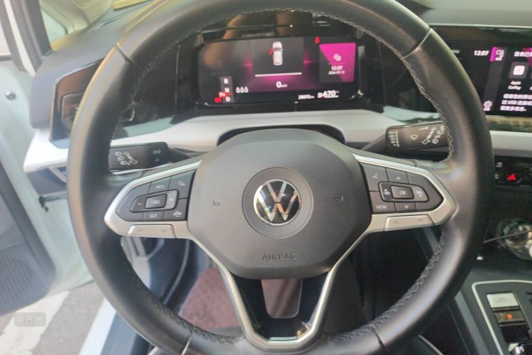 Volkswagen Golf 2021 car image #12