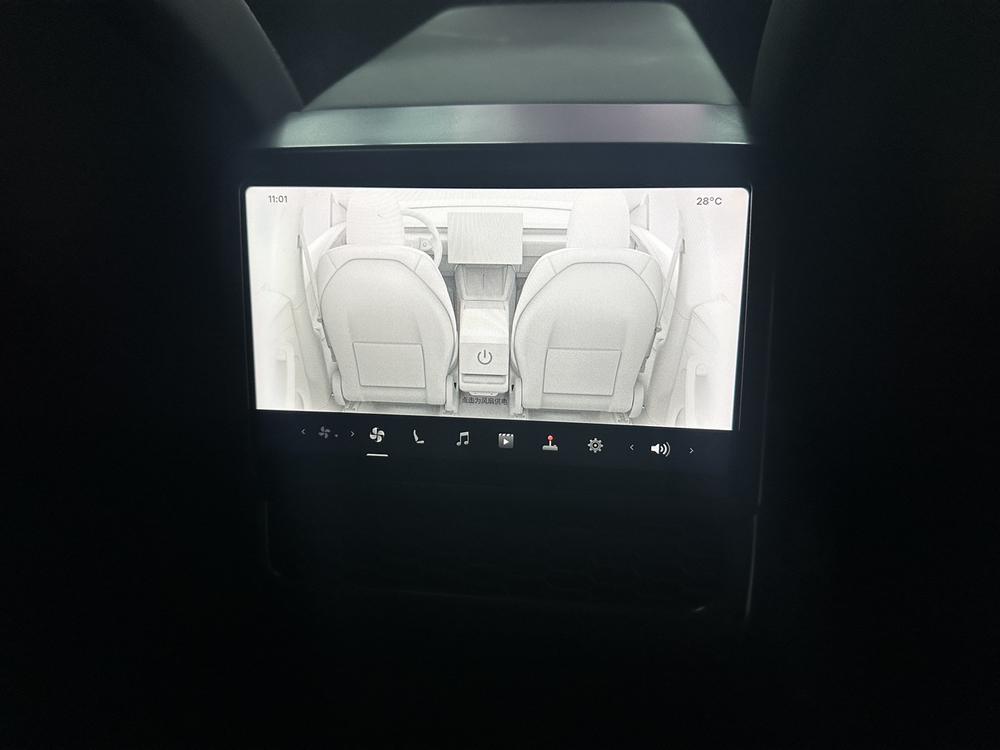 Tesla Model Y 2026 car image #8