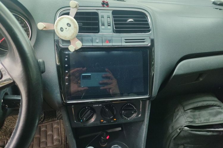 Volkswagen Polo 2017 car image #14