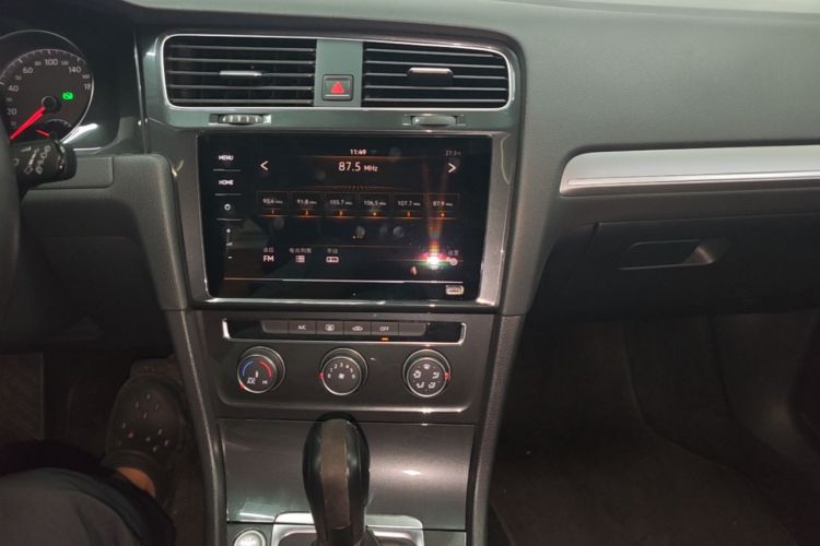 Volkswagen Golf 2020 car image #17