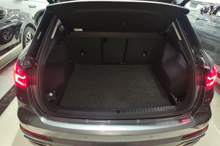 Audi Q3 2023 car image #19