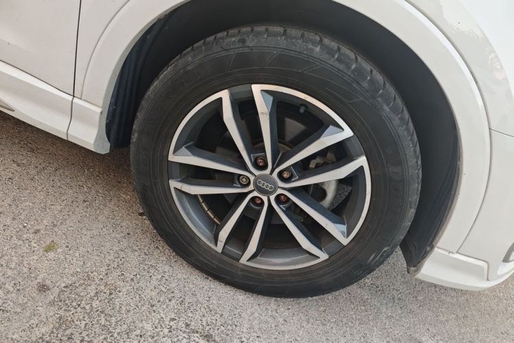 Audi Q3 2020 car image #6